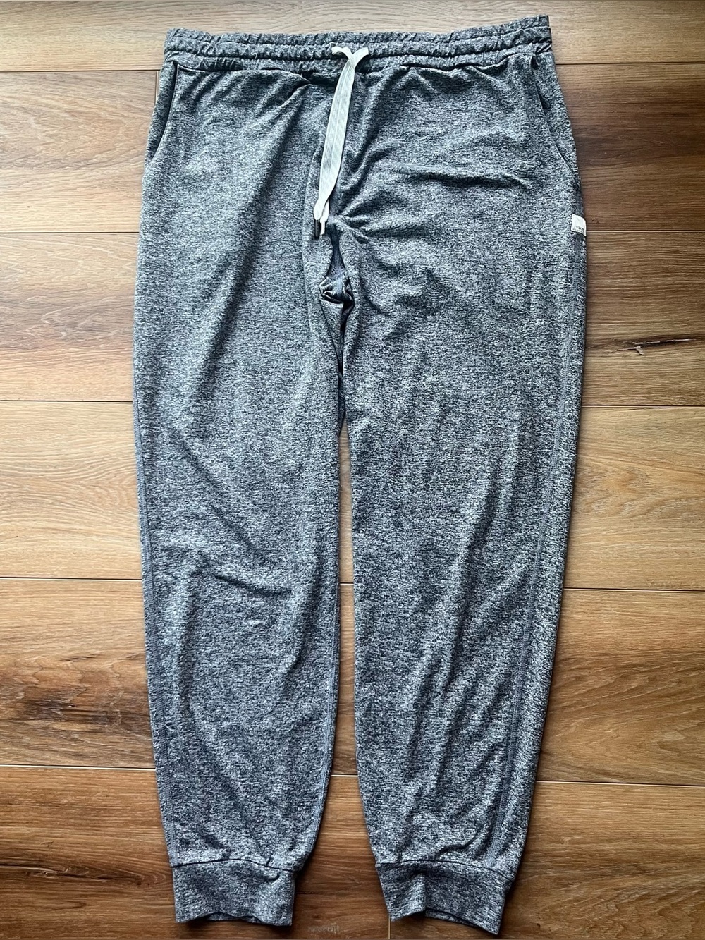 Vuori vw303 performance super soft halo Heather gray jogger athletic pants large